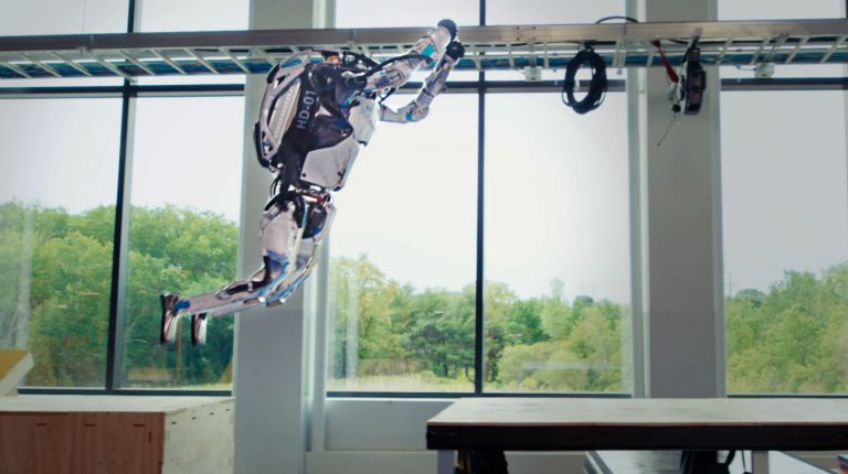 ربات‌های مدل اطلس شرکت بوستون داینامیکز می‌توانند بهتر از شما پارکور کنند!