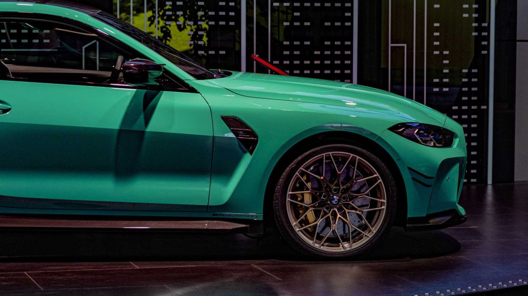 ابرخودروی BMW M4 Competitionn با رنگ سبز نعناعی و تایرهایی برنزی در نمایشگاه IAA Mobility