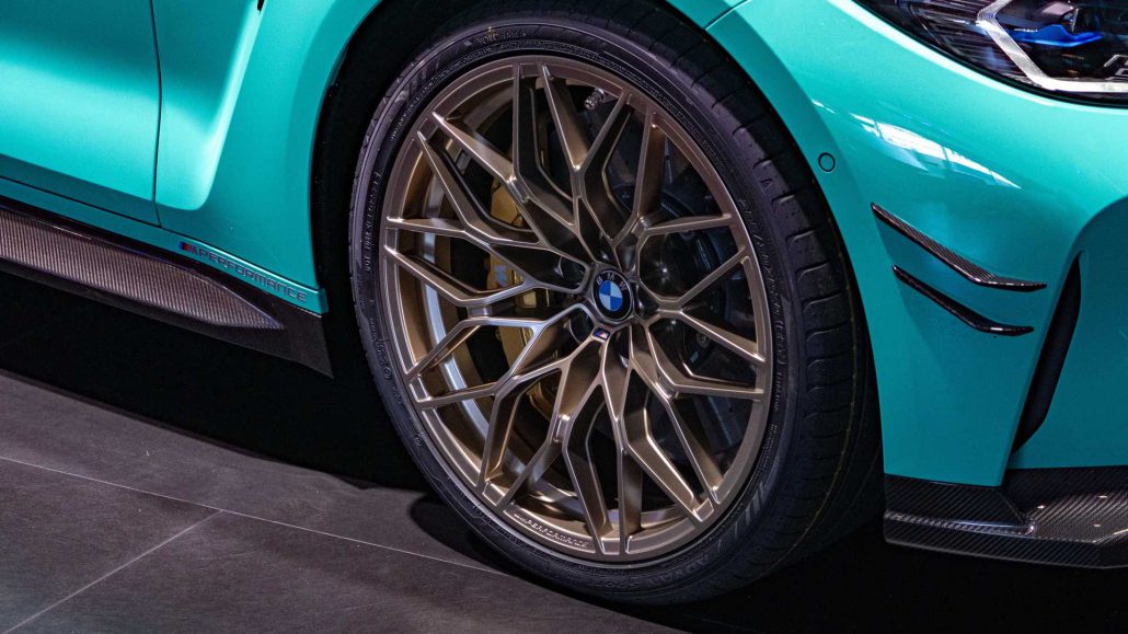 ابرخودروی BMW M4 Competitionn با رنگ سبز نعناعی و تایرهایی برنزی در نمایشگاه IAA Mobility