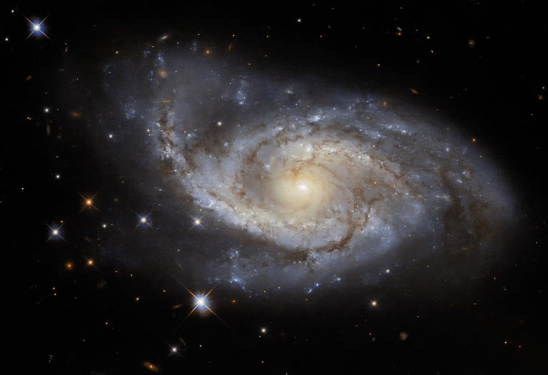 ثبت تصویر خیره‌کننده یک کهکشان زیبا توسط تلسکوپ فضایی هابل