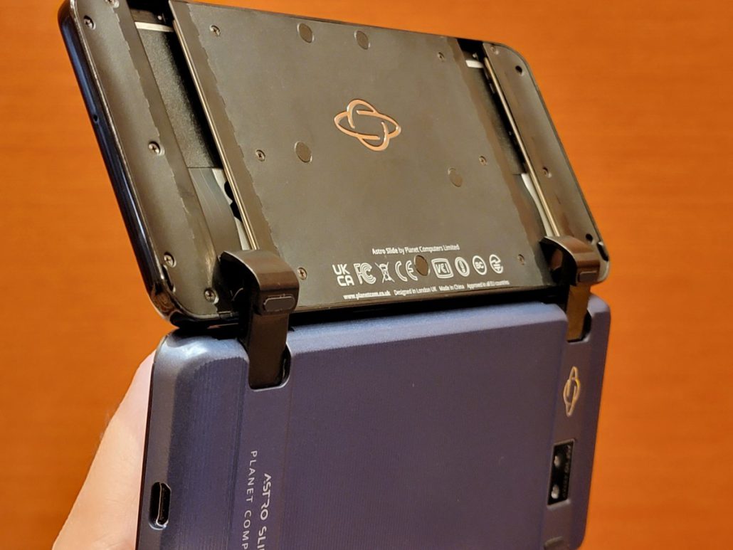 معرفی گوشی Planet Astro Slide 5G با کیبورد کشویی و پردازنده Dimensity 800