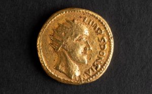 سکه‌های باستانی کشف‌شده، یکی از امپراتورهای روم باستان را نشان می‌دهند که در تاریخ گم شده است!