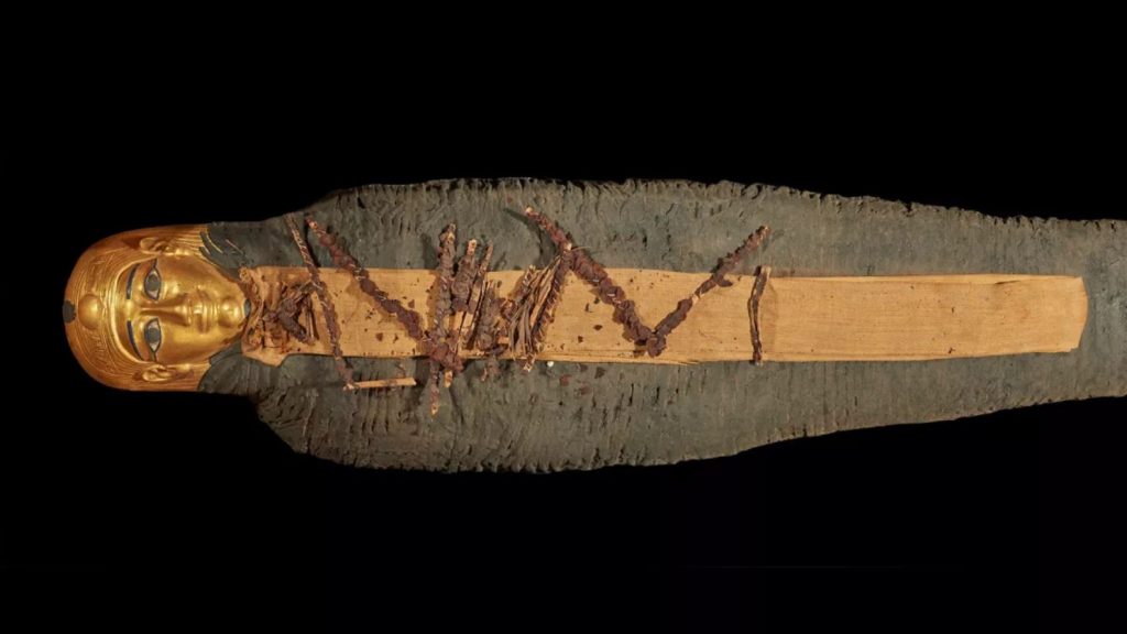 سی تی اسکن از مومیایی "پسر طلایی" مصر باستان، 49 طلسم پنهان را فاش کرد