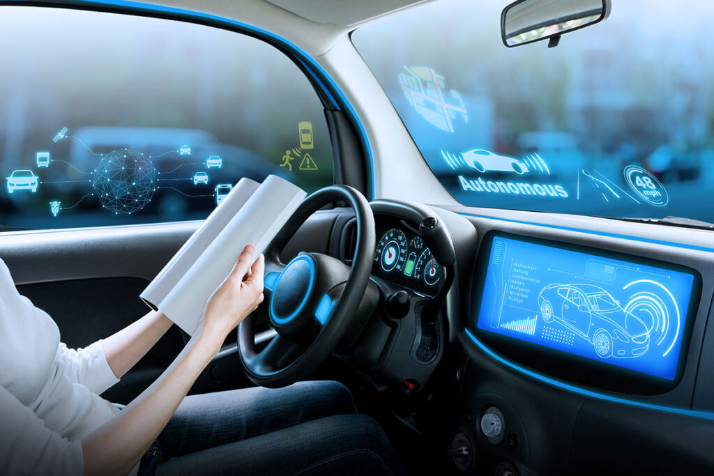 چرا شرکت‌های خودروسازی به ساخت گوشی‌های هوشمند روی آورده‌اند؟
