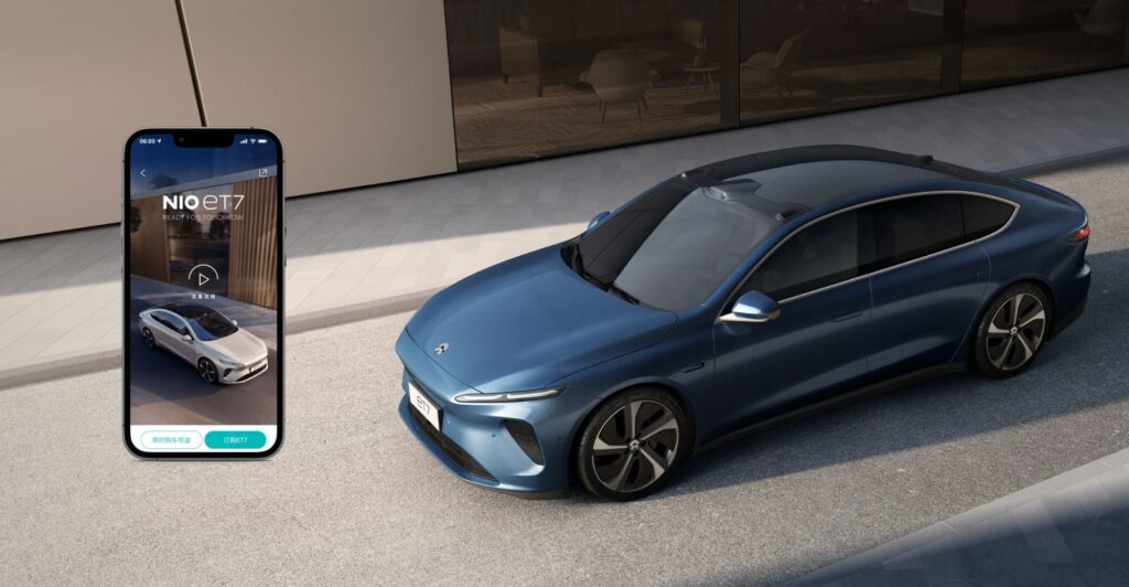 چرا شرکت‌های خودروسازی به ساخت گوشی‌های هوشمند روی آورده‌اند؟