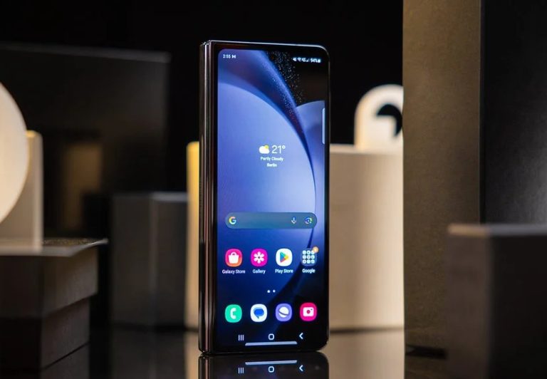 گلکسی زد فولد 6 احتمالاً دارای نمایشگر بیرونی بزرگ‌تر با گوشه‌های تیزتر خواهد بود