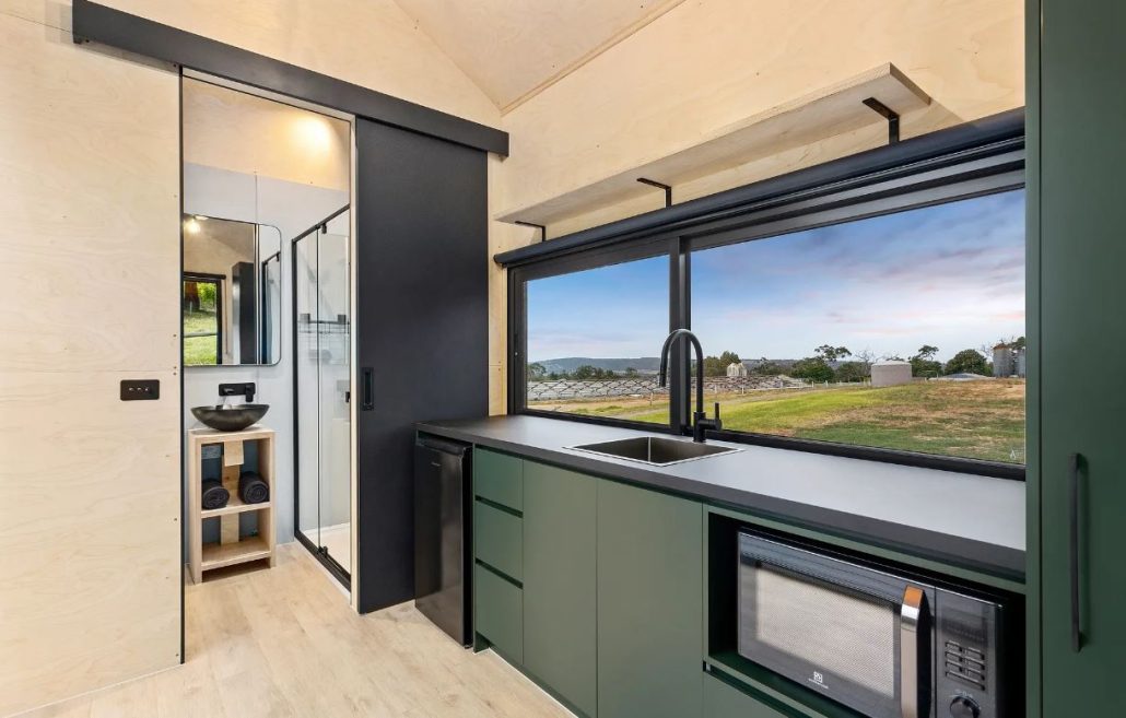 یک خانه کوچک و ساده؛ تبدیل زندگی به حداقل ضروریات!