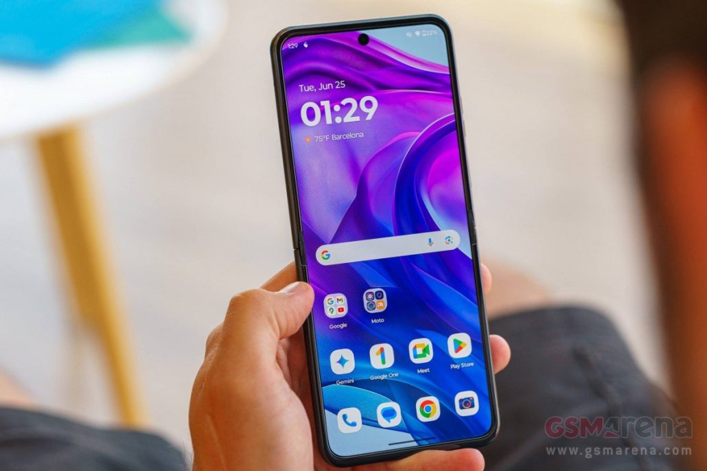 گوشی تاشو موتورولا ریزر 50 اولترا روانه بازار شد