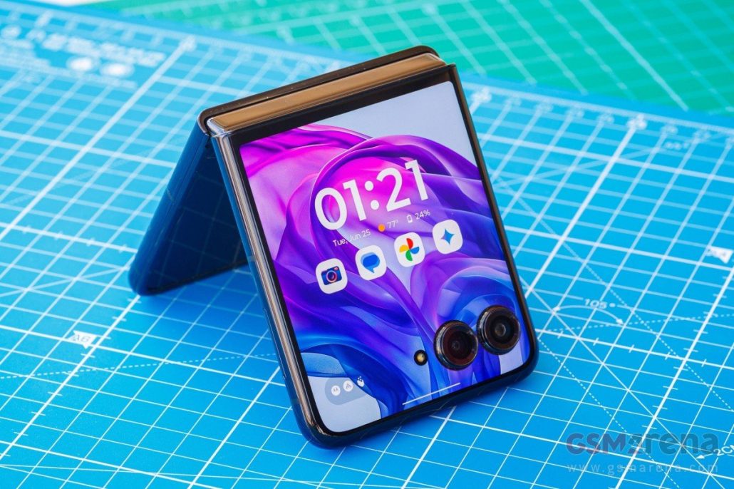 گوشی تاشو موتورولا ریزر 50 اولترا روانه بازار شد