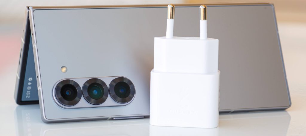 شیائومی میکس فولد 4 یا گلکسی زد فولد 6؛ کدام تاشو دیگری را شکست می‌دهد؟