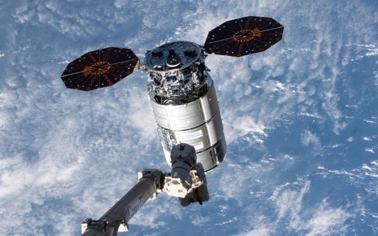 همه چیز برای حرک آماده است؛ از بسته‌بندی بارها تا ازمایشات علمی مورد نیاز!