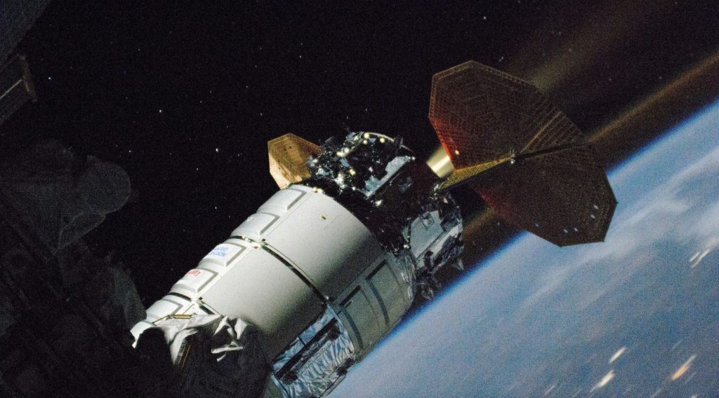 همه چیز برای حرک آماده است: از بسته‌بندی بارها تا ازمایشات علمی مورد نیاز.