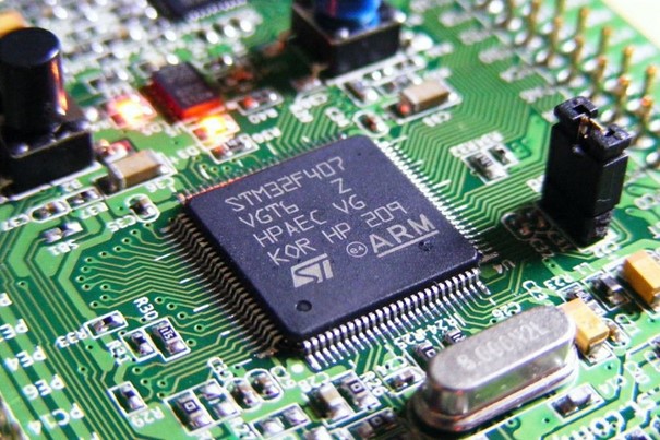 میکروکنترلرهای PIC، Atmega و STM