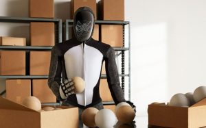 ربات انسان نمای نئو بتا پیش از ورود به خانه ها رونمایی شد! [تماشا کنید]