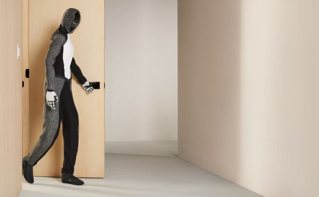 از انسان نمای نئو بتا پیش از عرضه‌ی آن به خانه های مردم رونمایی شد!