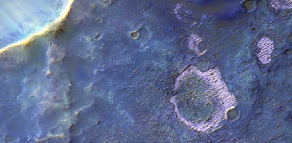 یک چهره مرموز و «خندان» روی مریخ که به احتمال وجود حیات اشاره دارد!