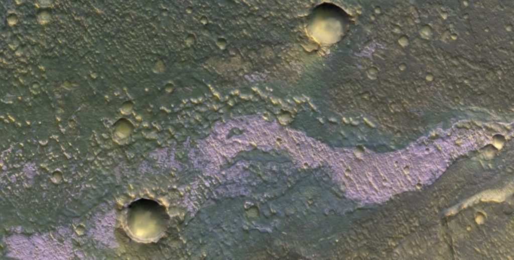 یک چهره مرموز و «خندان» روی مریخ که به احتمال وجود حیات اشاره دارد!