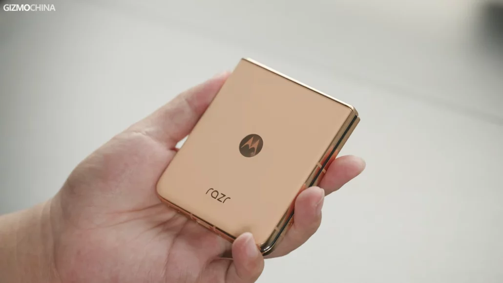 موتورولا در حال توسعه یک گوشی تاشو با لولای هوشمند است!