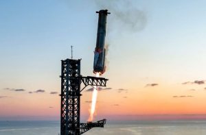 اسپیس‌ایکس از چندین بازوی غول‌پیکر برای گرفتن موشک استارشیپ در هوا استفاده کرد!