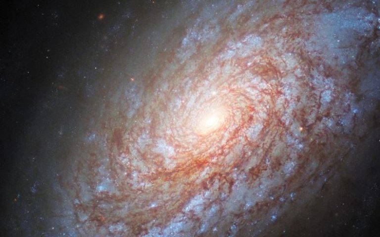 فانوس کهکشانی به ما در تخمین بهتر سن جهان کمک می‌کند!