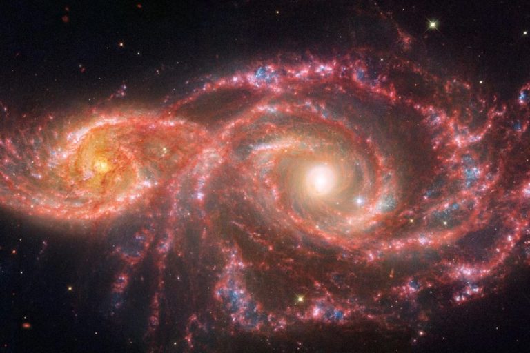 وحشت کیهانی؛ ناسا «چشمان خونین» خیره به اعماق فضا را به نمایش گذاشت! [تماشا کنید]