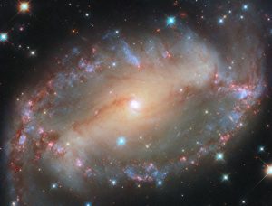 این چشم کیهانی از فاصله ۷۶ میلیون سال نوری به ما خیره شده است!