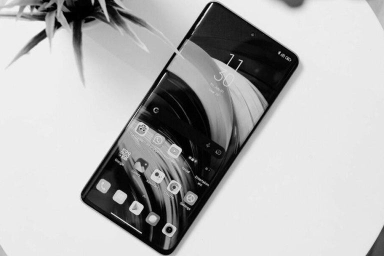 آموزش رفع مشکل سیاه و سفید شدن صفحه گوشی در اندروید و iOS!