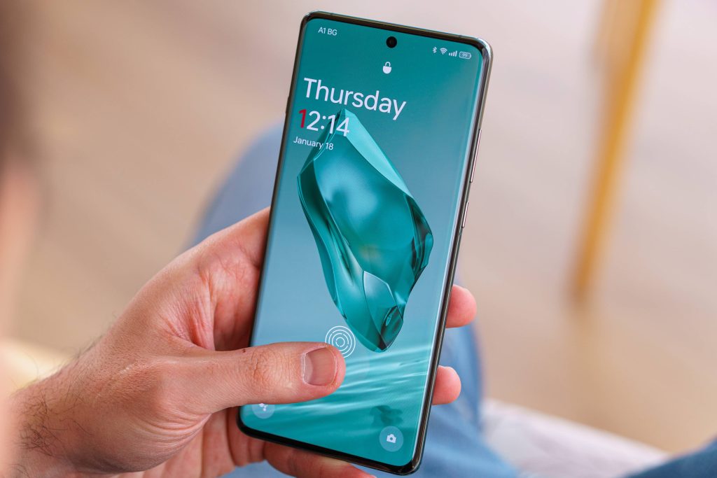 وان پلاس در سال آینده از یک گوشی پرچم‌دار کوچک رونمایی خواهد کرد!