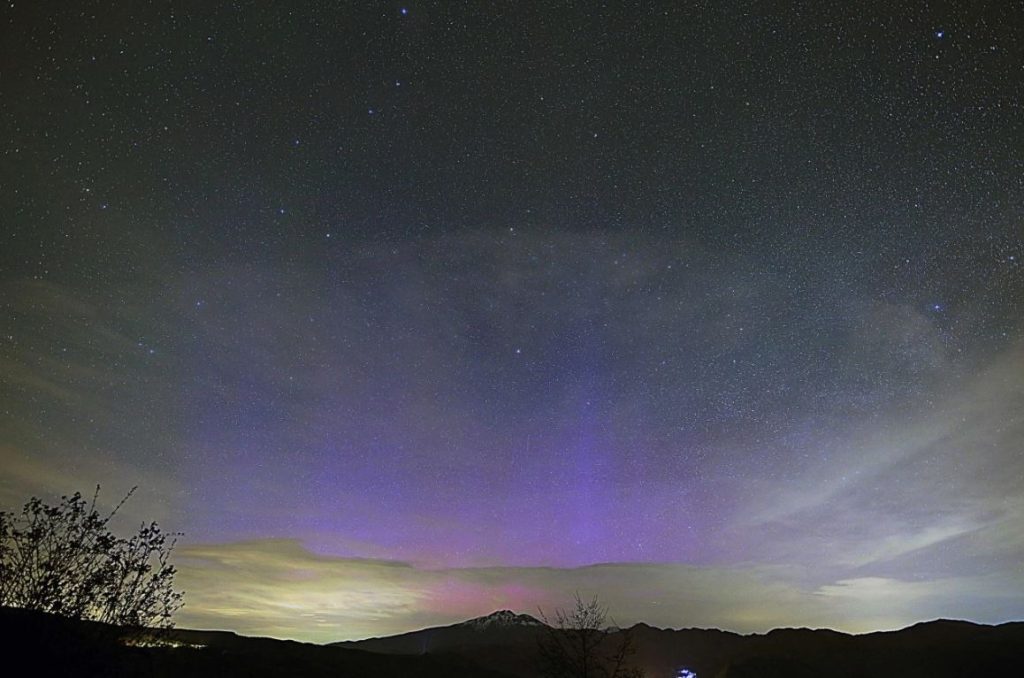 شفقهای مرموز آبی و صورتی بر فراز ژاپن؛ چالشی برای درک علمی!