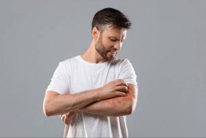 پارادوکس خارش؛ چرا خاراندن در عین درد، آرامشبخش است؟
