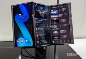 گوشی تاشو سهنمایشگره سامسونگ در نسخههای بسیار محدود روانه بازار میشود