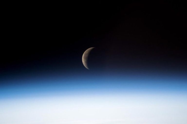 عکس یک فضانورد از ماه: نمایی که هرگز از زمین نمیبینیم!