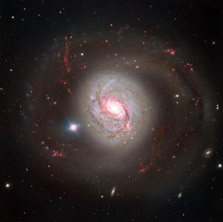 تلسکوپ انقلابی: تصویری بی‌سابقه از سیاه‌چاله ابرپرجرم در حال فعالیت!