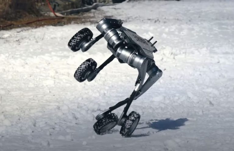 این سگ رباتیک چرخدار، در برف پارکور و حرکات نمایشی انجام می‌دهد! [تماشا کنید]