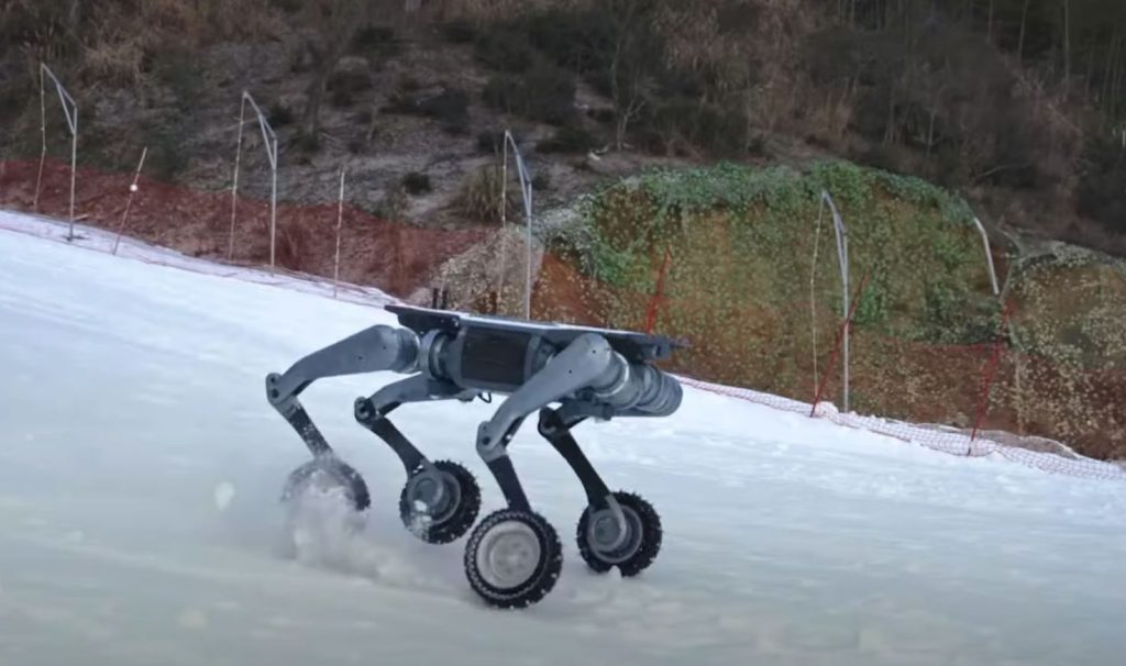 این سگ رباتیک چرخدار، در برف پارکور و حرکات نمایشی انجام می‌دهد! [تماشا کنید]