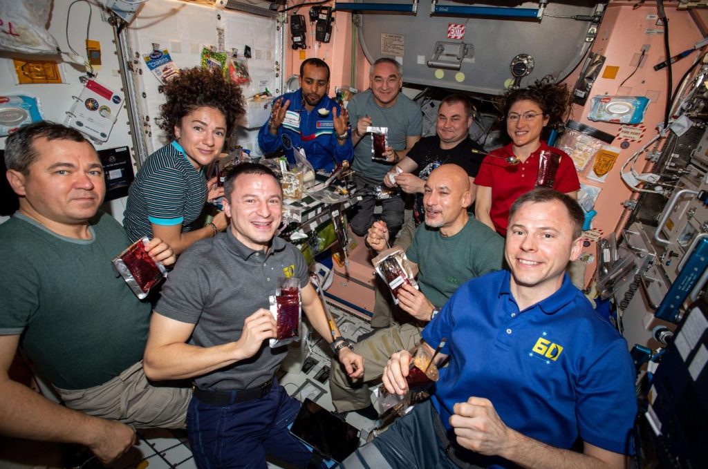 چرا دانشمندان برای آمادهسازی سفر به مریخ و دیگر سیارات، زیر آب زندگی میکنند؟