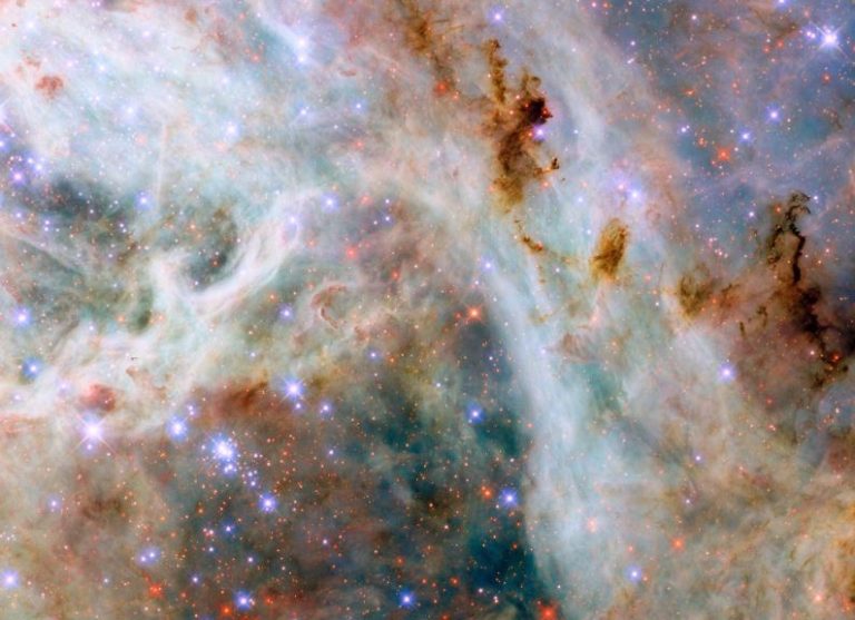 هابل تصویر یک ابر کیهانی خیرهکننده تولیدکننده ستاره را ثبت کرد!