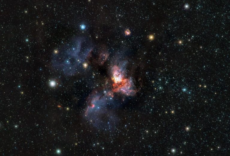 این شاهکار ۸۰ مگاپیکسلی، مهد کیهانی مملو از رنگ و انرژی را ثبت کرده است!