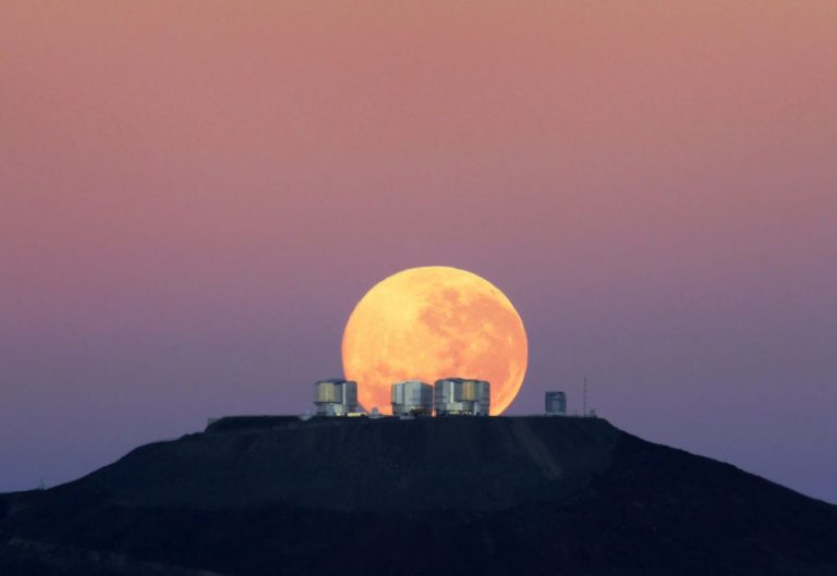 چرا ماه در افق بزرگتر به نظر می‌رسد؟ یکی از دانشمندان ناسا پاسخ می‌دهد!