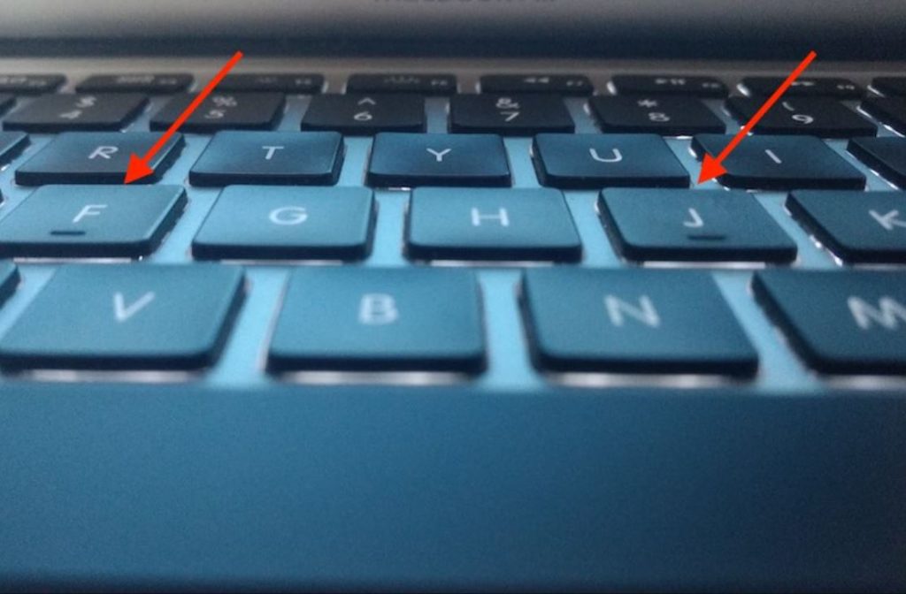 چرا کلیدهای "F" و "J" در صفحه کلید برآمدگی دارند؟