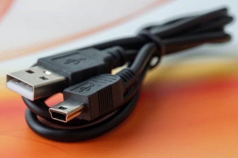 یو اس بی Mini-B چیست و چه دستگاههایی از آن استفاده میکردند؟