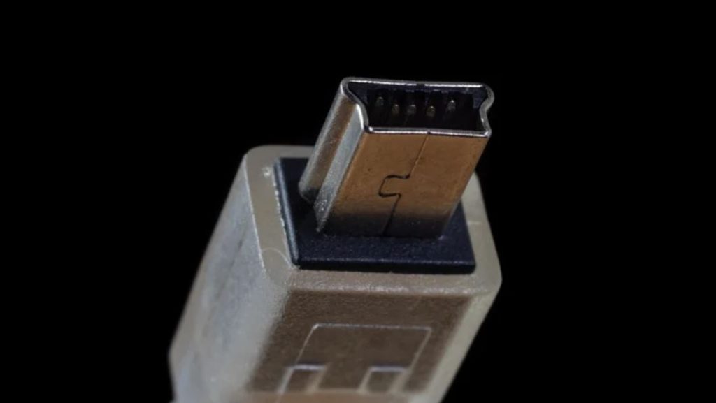 یو اس بی Mini-B چیست و چه دستگاههایی از آن استفاده میکردند؟