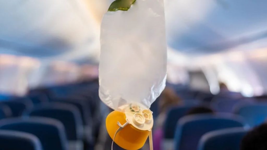 اگر شیشه هواپیما در طول پرواز بشکند چه اتفاقی میافتد؟