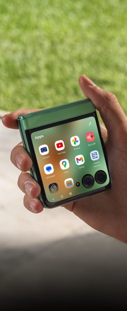 موتورولا از گوشیهای تاشو موتو ریزر 60 و ریزر 60 اولترا رونمایی کرد