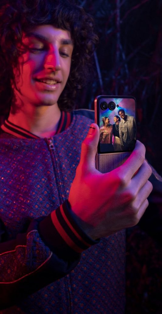 موتورولا از گوشیهای تاشو موتو ریزر 60 و ریزر 60 اولترا رونمایی کرد