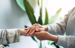 چرا ما به بعضی از افراد کمک میکنیم و به برخی دیگر نه؟!