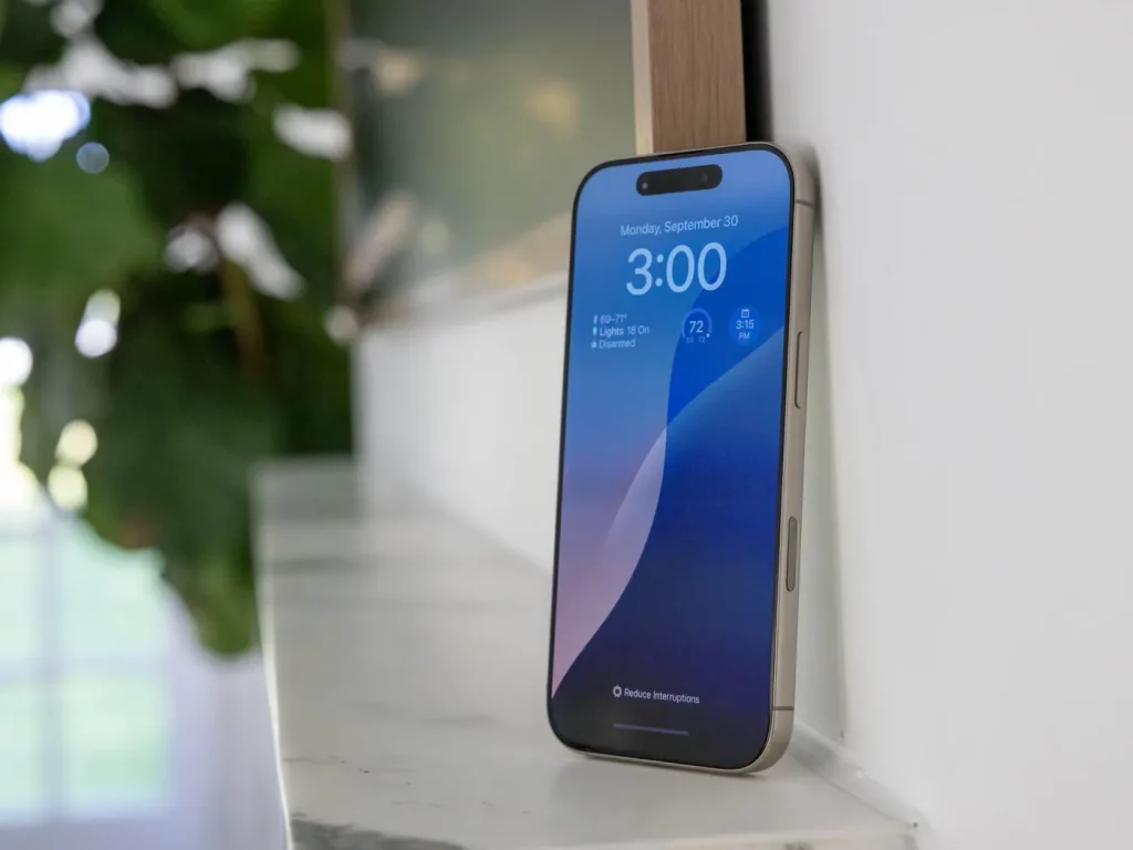 اپل نمایشگر جدید ضد انعکاس آیفون 17 پرو را لغو کرد!