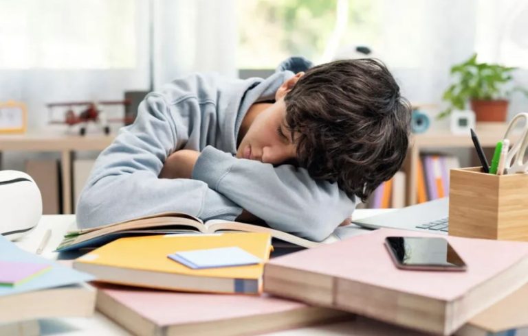 تنها 15 دقیقه خواب اضافی باعث تقویت مغز نوجوانان میشود!