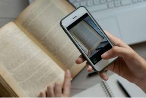 ترجمه عکس به متن: چگونه متون داخل تصویر را با دوربین گوشی ترجمه کنیم؟