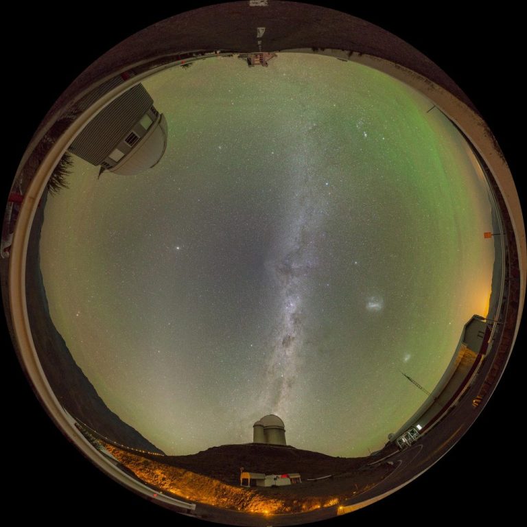 چرا آسمان بر فراز صحرای شیلی سبز می‌درخشد؟!